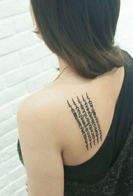 moteriškos nugaros stichijos tatuiruotės vaizdas