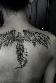 Ерлердің артындағы тұлға Ангел татуировкасы