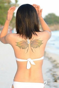 另类蝴蝶翅膀后背纹身