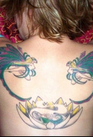 flicka tillbaka färgad påfågel ängel tatuering