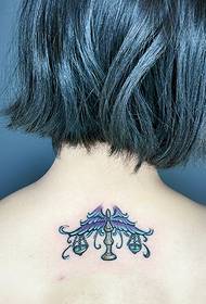 meitene muguras līdzsvara skalas tetovējums attēls ir ļoti radošs