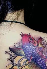 задната боја Моделот за тетоважа на лигњи е многу зачудувачки