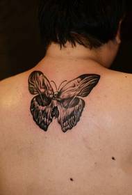 мъжки гръб пеперуда модел татуировка