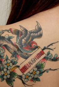 elegantna i lijepa leđa alternativna totem tetovaža tetovaža