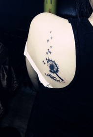 dandelion dandelion mawonekedwe amakono a tattoo
