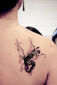 женски гръб красива пеперуда татуировка модел