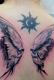 žena leđa moderan osjetljiv uzorak leptira krila tetovaža