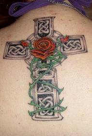 nugaros kryžiaus rožės tatuiruotė