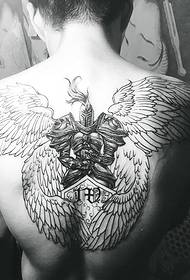 tatuaje distintivo del tótem de la personalidad de la espalda