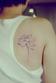 patrún tattoo simplí Lotus fir ar ais
