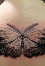 Tatuagem de borboleta de renda de volta clássica de meninas