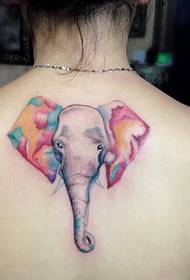 tatuatge d'elefant de colorit atractiu de la noia sexy 94524-flors a les espatlles i tatuatges en alfabet anglès