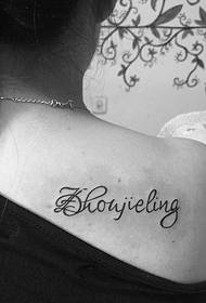 eenvoudige en genereuze Engelse tattoo-tatoeage