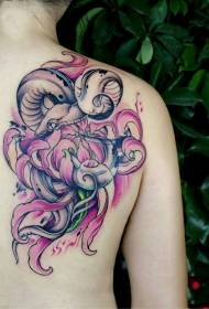 perfektný zápas, chrbát chryzantémy a hadom maľované tetovanie