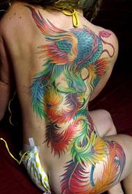 sievietes muguras krāsas feniksa tetovējuma attēls