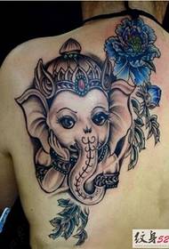 terug tradisionele olifant tatoeëring