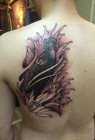 Ang back squid tattoo tattoo ay napaka masigla