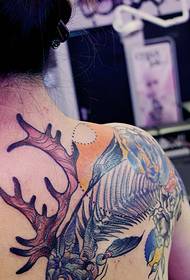 εγκεφαλική τρύπα ευρύ ανοικτό προσωπικότητα δημιουργικό τατουάζ τοτέμ
