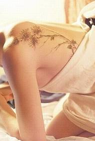 девојке натраг тетоважа узорак Дакуан