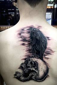 crâne combiné avec corbeau tatouage tatouage
