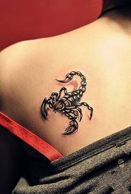 uroda tatuaż skorpiona 3D z tyłu