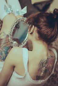 мода жіночий задній квітка татуювання метелик