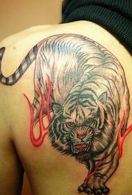 Rücken Schulter dominiert den Berg Tiger Tattoo Bild Muster