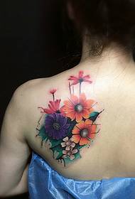 delicate personality back flower tattoo tattoo is very eye-catching