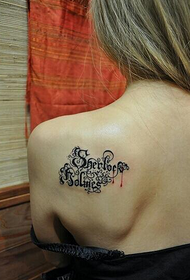 Pola tato gothic yang cantik