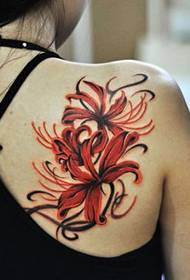 patrón de tatuaje de hombros y otras flores de niña