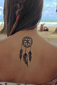 sexy krása na pláži zpět Henna tetování vzor
