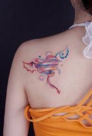 skönhet vacker rygg hjärtformad tatuering