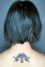 short hair girl after Back scorpion tattoo picture