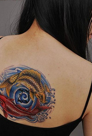 Έγχρωμο καλαμάρι που καλύπτεται τατουάζ ουλή
