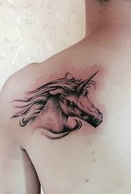hátul egy ló fej tetoválás tetoválás