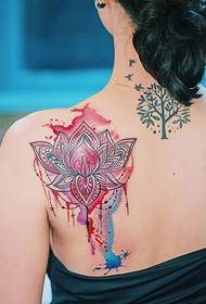 suitable for the beautiful girl's back lotus tattoo picture