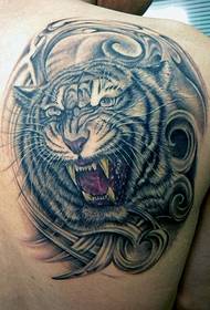 rov qab domineering Tsov lub taub hau tattoo