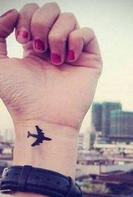 tatuaje de muñeca pequeña aeronave