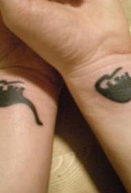 Padrão de tatuagem de dinossauro de pulso de casal