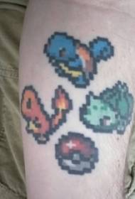 eskumuturrean margotu pixelatutako marrazki bizidunetako tatuaje bat