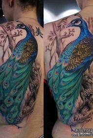 indietro classico bellissimo modello di tatuaggio pavone