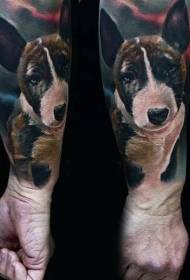 腕の非常に現実的な色の犬の肖像画のタトゥーパターン
