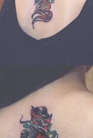 les filles de retour à la mode tendance petit motif de tatouage de renard