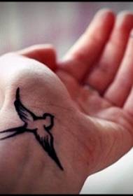 Baile dyr tatovering pige håndled sort fugl tatovering billede