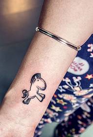једноставна и симпатична пони тетоважа тетоважа на зглобу