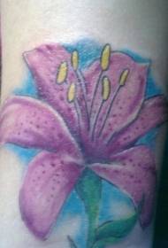 Iphethini le-tattoo ye-lily purple lily