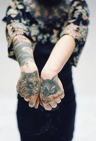 мачка и лисица тетоважа на песници