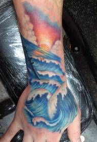 vienkārši krāsoti jūras viļņi ar laivu tetovējuma modeli