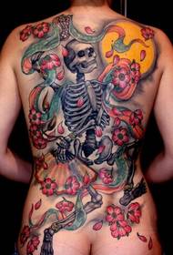 Tatuaje de cerezo óseo de cor de gran personalidade