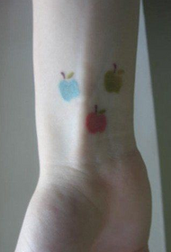 момиче ябълка китка татуировка 96731 - счупена любов татуировка модел
